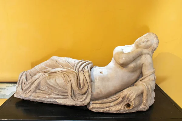 Αρχαίο Άγαλμα Στο Utica Punic Και Ρωμαϊκό Μουσείο Εξερευνώντας Αντικείμενα — Φωτογραφία Αρχείου