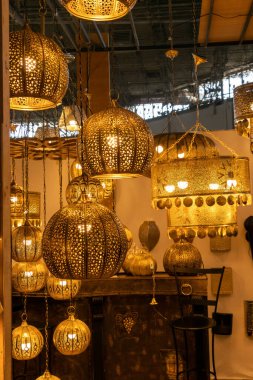 Sanat Fuarında El Yapımı Makaleler