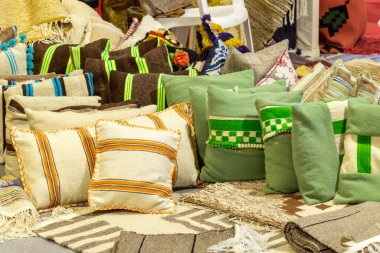 Sanat Fuarında El Yapımı Makaleler