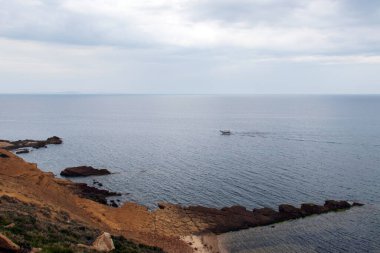 Ain Kanassira: Korbous 'un Dağlık Serenity ve Coastal Splendo' sunu Bağlayan Sahne Koyu. Kuzey Afrika