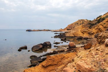 Ain Kanassira: Korbous 'un Dağlık Serenity ve Coastal Splendo' sunu Bağlayan Sahne Koyu. Kuzey Afrika