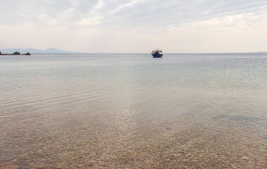 Ain Kanassira: Korbous 'un Dağlık Serenity ve Coastal Splendo' sunu Bağlayan Sahne Koyu. Kuzey Afrika