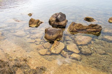 Ain Kanassira: Korbous 'un Dağlık Serenity ve Coastal Splendo' sunu Bağlayan Sahne Koyu. Kuzey Afrika
