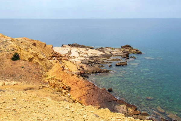 Ain Kanassira: Korbous 'un Dağlık Serenity ve Coastal Splendo' sunu Bağlayan Sahne Koyu. Kuzey Afrika