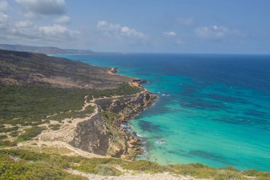 Bizerte, Tunus 'taki Cap Blanc' tan ufukta okyanus görünen uçurum.,
