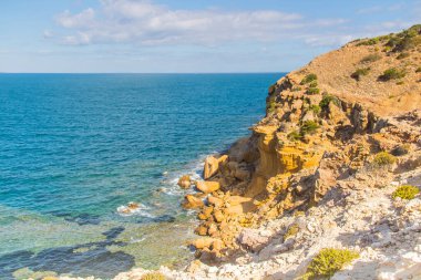 Kuzey Afrika, Korbous 'taki Kaptan Fartas' ta Okyanus Ufku ile Dağ Uçurumu Manzarası