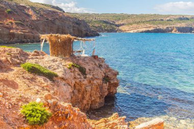 Terkedilmiş Shoreline: Kaptan Fartas, Korbous, Tunus 'ta sakin bir sahil. Afrika Yok