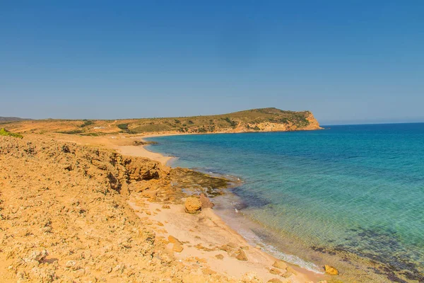 Plaża Rocky Widokiem Ocean Góry Cap Fartas Korbous Tunezja Afryka — Zdjęcie stockowe