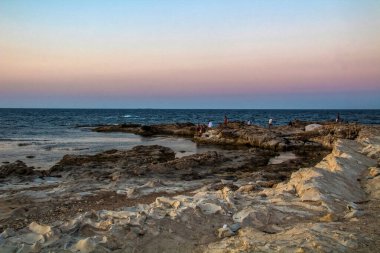 Okyanus manzaralı gün batımı Kaptan Zebib, Bizerte, Tunus 'ta. Kuzey Afrika
