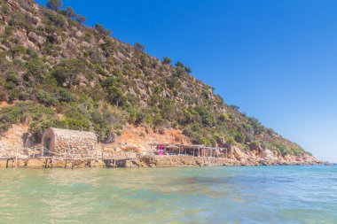 Cap Serrat Sahili, Bizerte, Tunus Sahil Barakaları