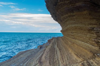 Dağ Kayalıkları ve Çöldeki Kaptan Bon, Korbous, Tunus Sahili
