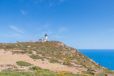 El Haouaria, Tunus 'ta deniz feneri ile High Cliff View. Afrika Yok