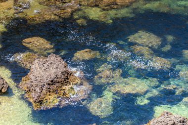 Tunus, Kuzey Afrika 'da dağları ve denizi olan terk edilmiş bir sahil.