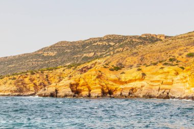 Issız Cennet: Tunus 'ta Deniz ve Dağlar Arasında Kanassira' nın Sahili.