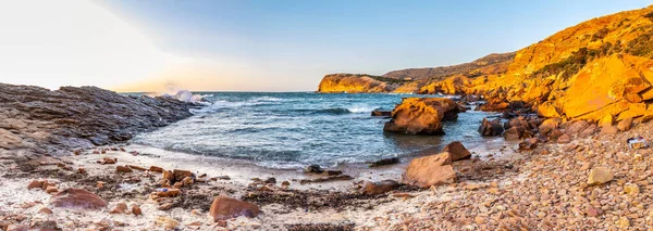 Заброшенный Хавен Пляж Айн Канасира Оказался Между Морем Горами Тунисе — стоковое фото