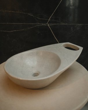 Showroom 'da Gri Mermer Kaşık Görünümü