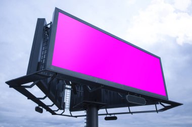 Gökyüzü Altında Reklamcılık İçin Açık Alan Boş İlan Panosu