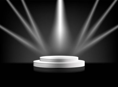 Siyah arka planda parlayan spot ışıklarıyla beyaz sahne podyumu.