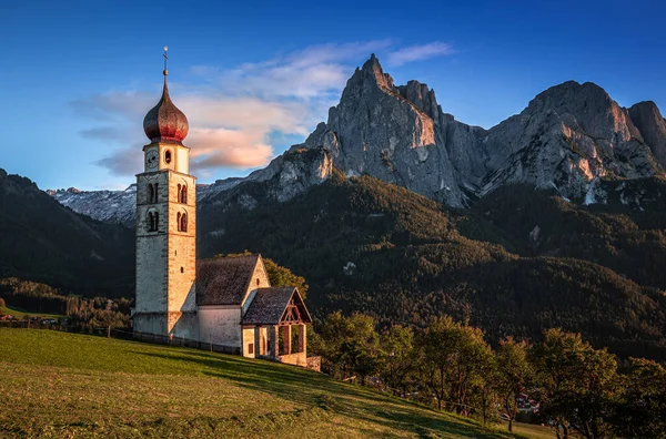 Seis Schlern Italy Famous Valentin Church Mount Sciliar Mountain Background — Stock Photo, Image