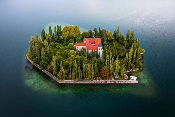 크로아티아의 공원에 놀라운 기독교 수도원의 공중에서 아침에 과푸른 청록색 — 스톡 사진