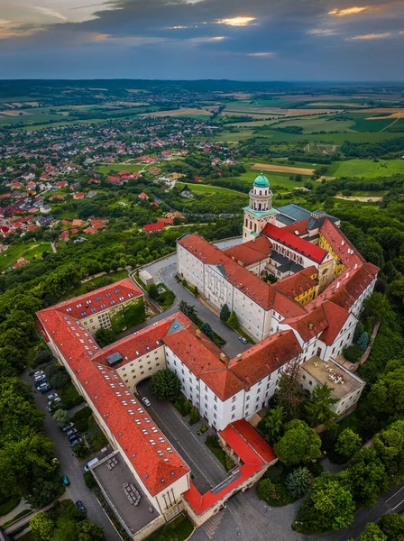 Pannonhalma Maďarsko Letecký Panoramatický Výhled Krásné Millenary Benedictine Opatství Pannonhalma — Stock fotografie