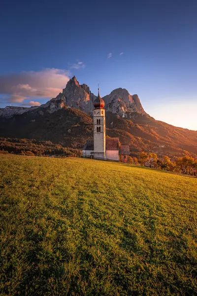 Seis Schlern Italy Famous Valentin Church Mount Sciliar Mountain Background — Foto de Stock