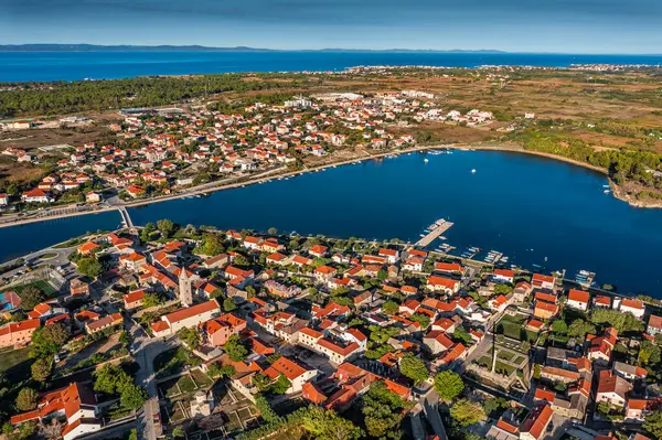 Nin Horvátország Légi Panoráma Történelmi Város Kis Sziget Nin Kék Stock Fotó