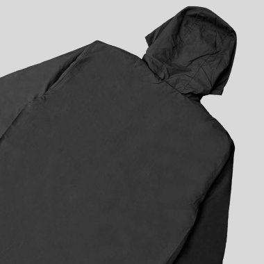 Ön ve arka kapüşonlu ceket (parka), yarı kapüşonlu kapüşonlu kapüşonlu ceket, boş siyah rüzgarlık ön ve arka modeller.