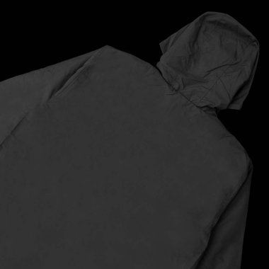 Ön ve arka kapüşonlu ceket (parka), yarı kapüşonlu kapüşonlu kapüşonlu ceket, boş siyah rüzgarlık ön ve arka modeller.