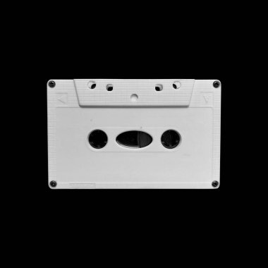 Boş beyaz etiket ve izole edilmiş arkaplanda kaset durumu