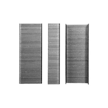 Beyaz bir arka plan üzerinde zımba için metal zımba yığını kapat