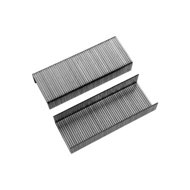 Beyaz bir arka plan üzerinde zımba için metal zımba yığını kapat