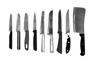 Beyaz arka planda çeşitli şekil ve boyutlarda kesme bıçakları.