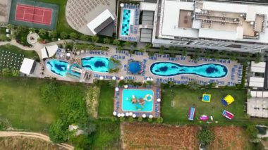 Plaj manzaralı yaz otelleri 4K.