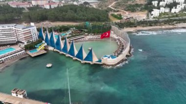 Plaj manzaralı yaz otelleri 4K.