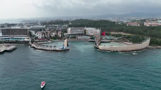 Τουρκική Σημαία Εναέρια Άποψη Τουρκία Αλάνια Καλοκαιρινή Ώρα — Αρχείο Βίντεο