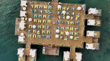 Plaj manzaralı yaz otelleri 4K.