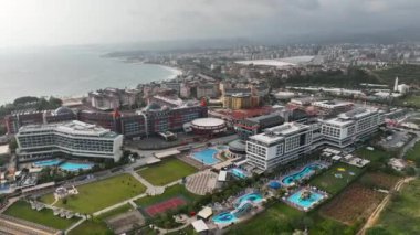 Plaj manzaralı yaz otelleri 4K.