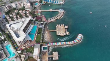 Plaj manzaralı yaz otelleri 4K.