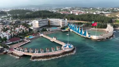 Plaj manzaralı yaz otelleri 4K.