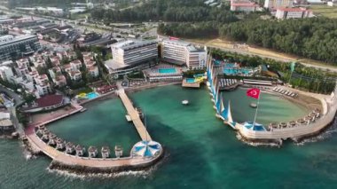 Plaj manzaralı yaz otelleri 4K.