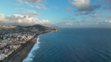 Gece denizde gün batımında