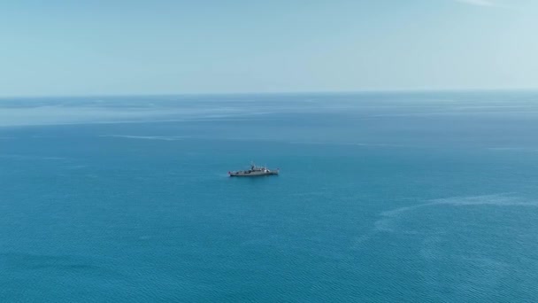 Savaş Gemisi Deniz Ufkunda — Stok video