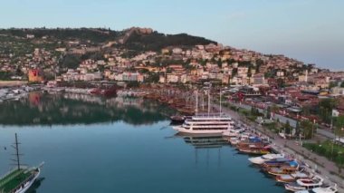 Gündoğumu Alanya Limanı Hava Görüntüsü 4 K