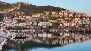 Gündoğumu Alanya Limanı Hava Görüntüsü 4 K