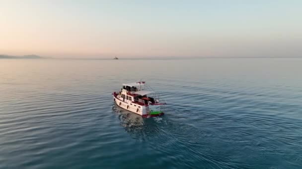 Barco Pesca Vai Para Mar — Vídeo de Stock