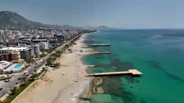 Deniz kenarındaki iskele.