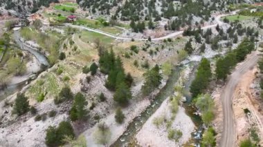 Dağların tepesindeki dağ nehri Türkiye Alanya