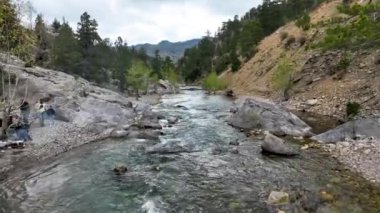 Bir dağ nehrinin dokusu Türkiye Alanya