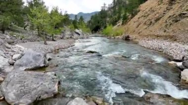 Bir dağ nehrinin dokusu Türkiye Alanya